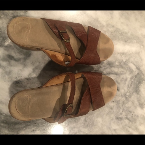 Dansko Wedge Sandal/brown/ size 39 (8.5-9) - Picture 2 of 3